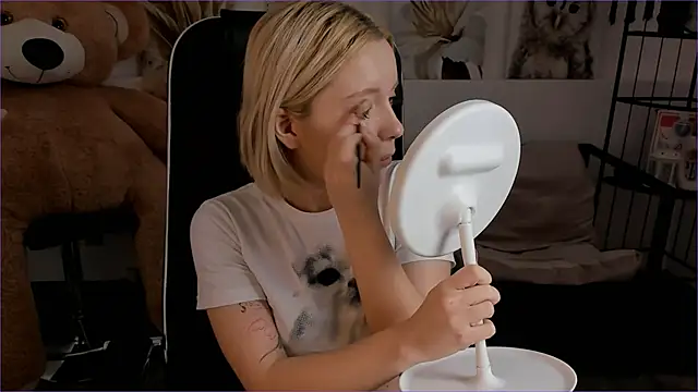 AuroraWrenfield online show from 01/12/26, 10:09