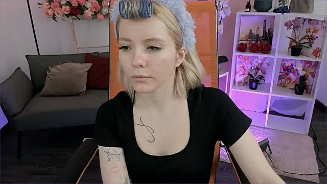 AuroraWrenfield online show from 03/05/26, 04:30