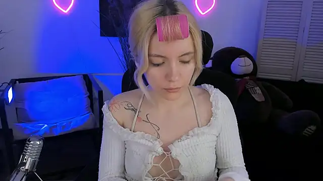 AuroraWrenfield online show from 04/02/26, 04:32