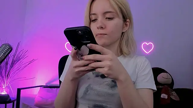 AuroraWrenfield online show from 04/13/26, 04:07