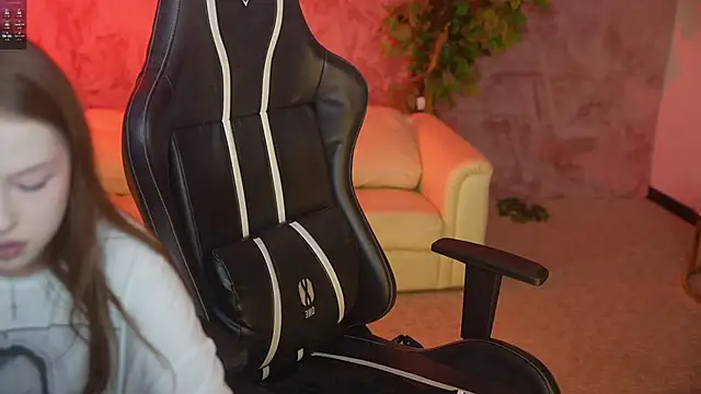 Snapshot of Goldie_Flame chatting on 09/12/25, 11:37 Goldie Flame online show from 09/12/25, 11:37