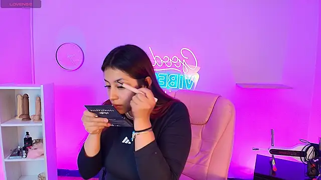 Aphriil   online show from 10/20/25, 09:15