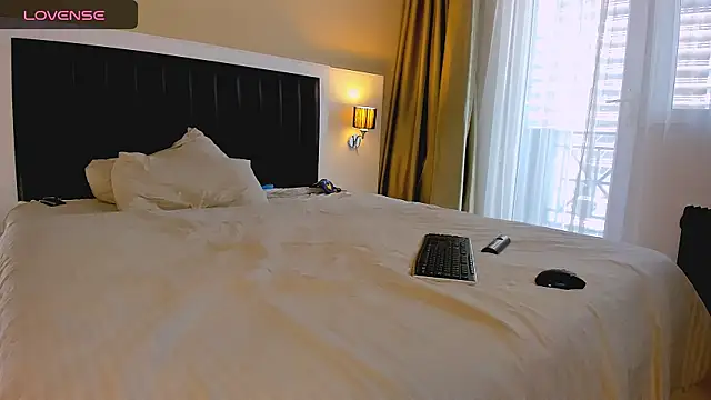 marrenaa online show from 12/04/25, 07:06