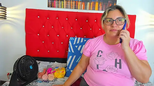 carolinacrus01 online show from 09/15/25, 03:45