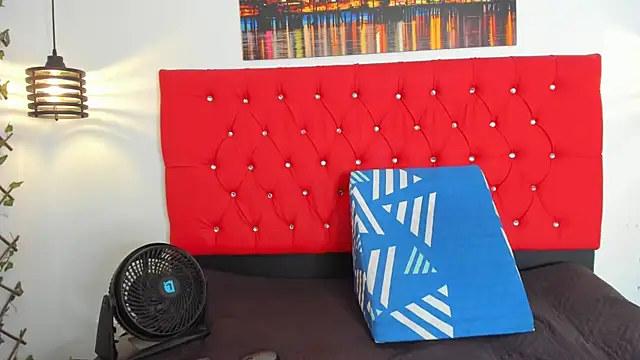 carolinacrus01 online show from 10/18/25, 04:52