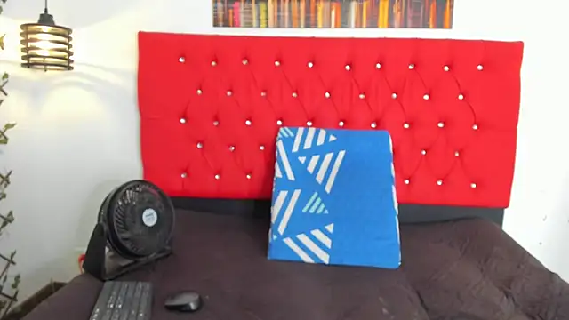 carolinacrus01 online show from 10/27/25, 04:22