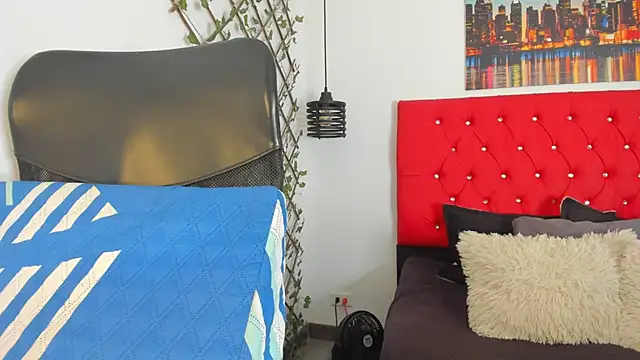 carolinacrus01 online show from 12/01/25, 03:06