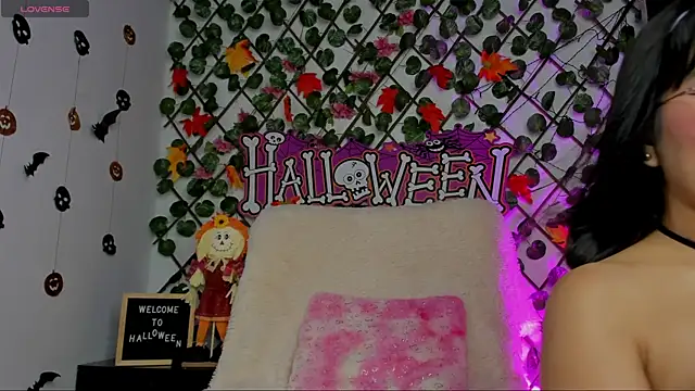 isabel jaames online show from 10/14/25, 07:58