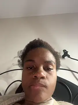 Snapshot of Soniala chatting on 10/17/25, 05:15 Soniala online show from 10/17/25, 05:15