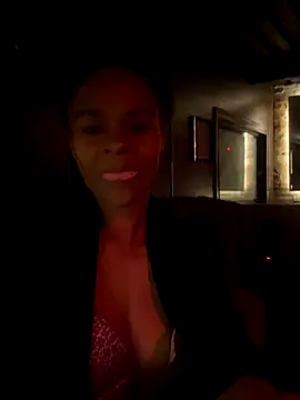 Snapshot of Soniala chatting on 12/14/25, 02:17 Soniala online show from 12/14/25, 02:17