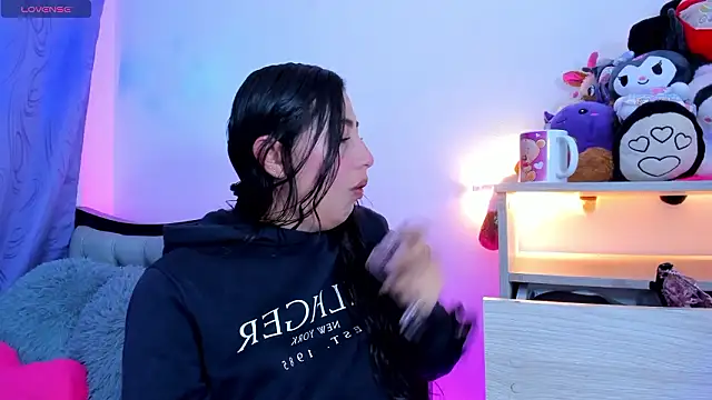 my aleja  online show from 03/27/26, 02:17