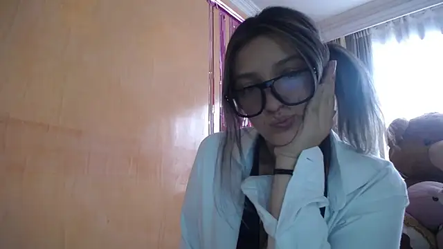 Snapshot of miss_lilieth chatting on 01/31/26, 08:18 miss lilieth online show from 01/31/26, 08:18