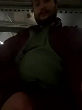 Snapshot of You-father chatting on 01/13/26, 04:23 You-father online show from 01/13/26, 04:23