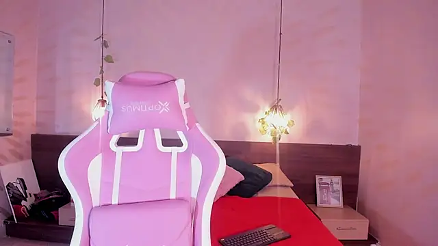 daphne courtis online show from 09/22/25, 03:19