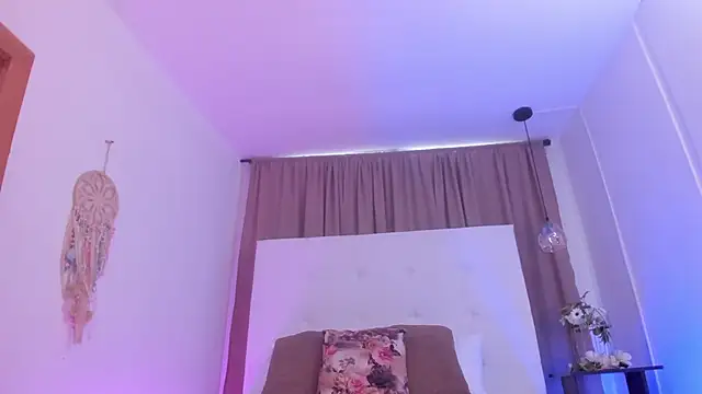 Snapshot of M0lly_Beckers chatting on 10/27/25, 01:04 M0lly Beckers online show from 10/27/25, 01:04