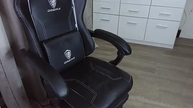 Snapshot of Milo9210 chatting on 09/11/25, 10:10 Milo9210 online show from 09/11/25, 10:10