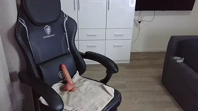 Snapshot of Milo9210 chatting on 10/05/25, 10:18 Milo9210 online show from 10/05/25, 10:18