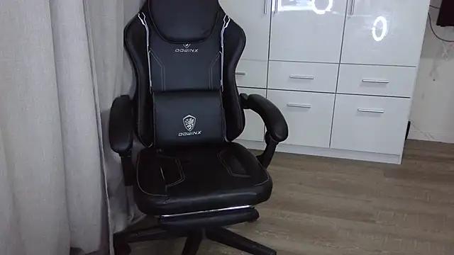 Snapshot of Milo9210 chatting on 10/10/25, 10:20 Milo9210 online show from 10/10/25, 10:20