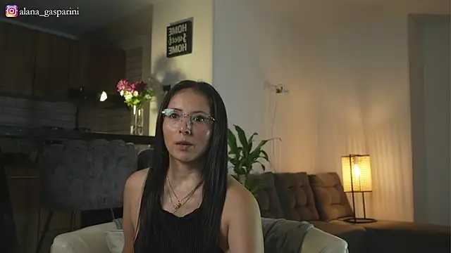 Snapshot of alana_gasparini chatting on 11/10/25, 12:53 alana gasparini online show from 11/10/25, 12:53