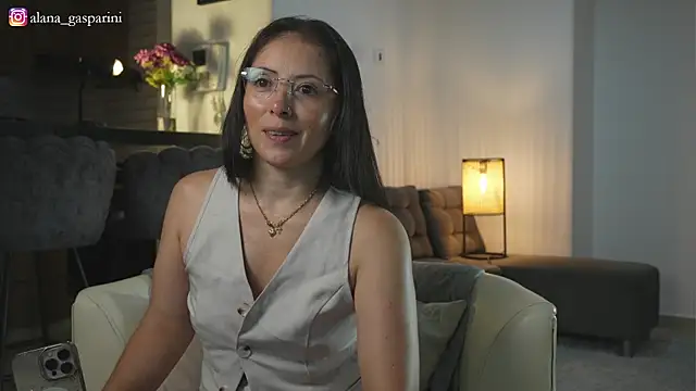 Snapshot of alana_gasparini chatting on 11/14/25, 02:43 alana gasparini online show from 11/14/25, 02:43