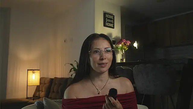 Snapshot of alana_gasparini chatting on 11/16/25, 02:39 alana gasparini online show from 11/16/25, 02:39