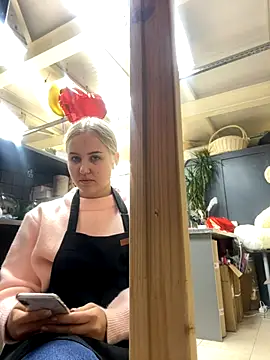 Snapshot of CandyVice chatting on 10/06/25, 05:10 CandyVice online show from 10/06/25, 05:10