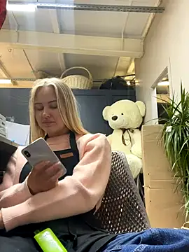 Snapshot of CandyVice chatting on 10/08/25, 05:43 CandyVice online show from 10/08/25, 05:43