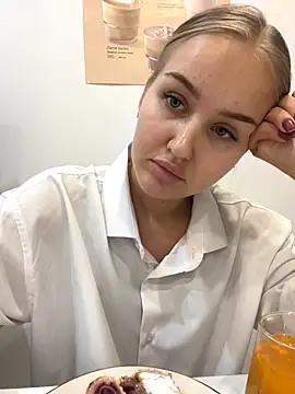 Snapshot of CandyVice chatting on 11/06/25, 05:03 CandyVice online show from 11/06/25, 05:03