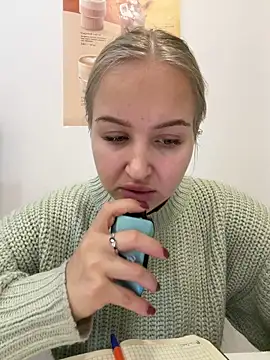 Snapshot of CandyVice chatting on 11/12/25, 05:24 CandyVice online show from 11/12/25, 05:24