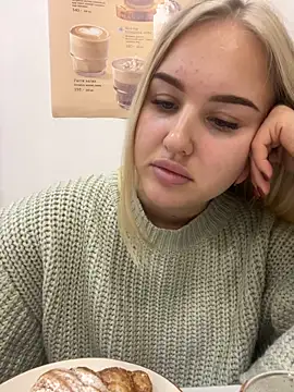 Snapshot of CandyVice chatting on 11/13/25, 05:12 CandyVice online show from 11/13/25, 05:12