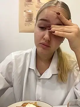 Snapshot of CandyVice chatting on 11/20/25, 05:34 CandyVice online show from 11/20/25, 05:34