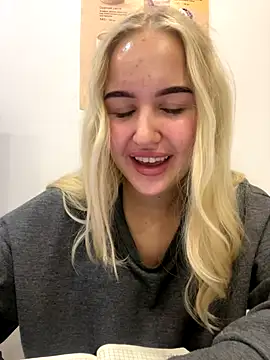 Snapshot of CandyVice chatting on 12/03/25, 05:00 CandyVice online show from 12/03/25, 05:00