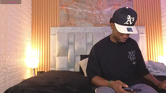 pipedark  online show from 11/06/25, 03:18