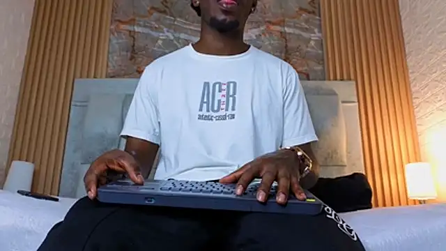 pipedark  online show from 11/28/25, 03:42