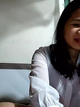 Snapshot of Maria2299 chatting on 11/19/25, 04:40 Maria2299 online show from 11/19/25, 04:40