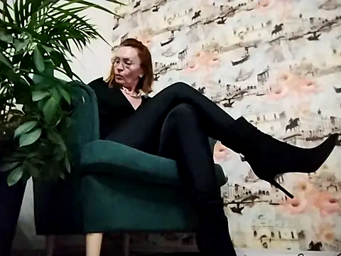 VelvetKarolina online show from 10/13/25, 01:11