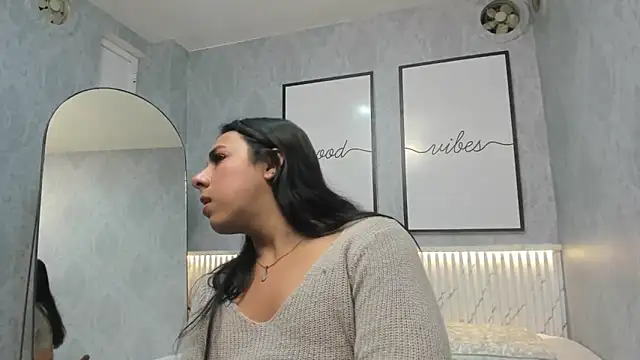 Ximenahott  online show from 11/30/25, 10:08