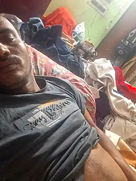 Snapshot of cutecouple1983 chatting on 11/25/25, 08:09 cutecouple1983 online show from 11/25/25, 08:09