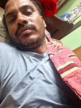 Snapshot of cutecouple1983 chatting on 12/04/25, 06:38 cutecouple1983 online show from 12/04/25, 06:38