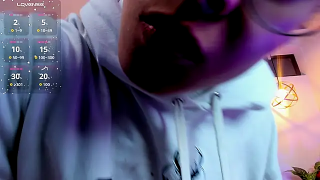 Hanna Cornee  online show from 10/08/25, 01:31