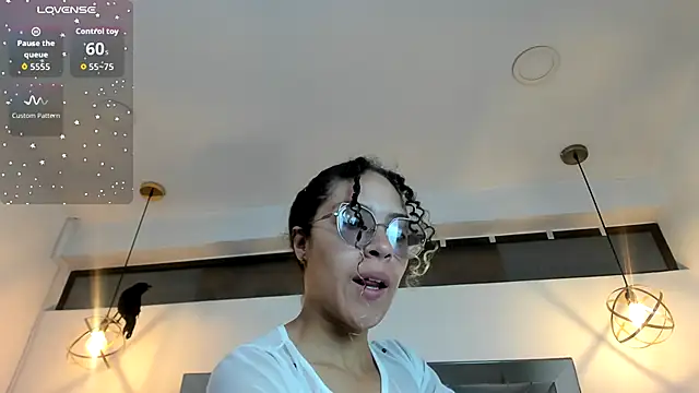 Hanna Cornee  online show from 10/24/25, 01:40