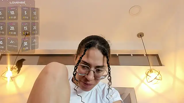 Hanna Cornee  online show from 10/30/25, 02:29