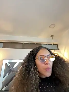 Hanna Cornee  online show from 11/08/25, 05:12