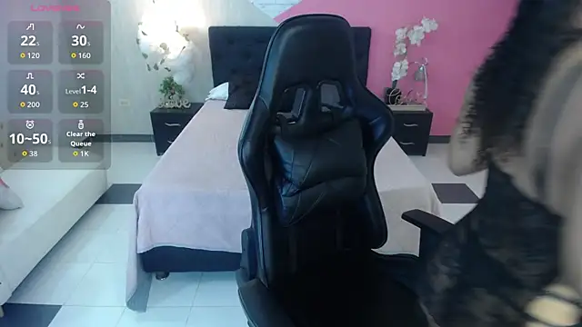 sophia brunette  online show from 10/13/25, 11:32