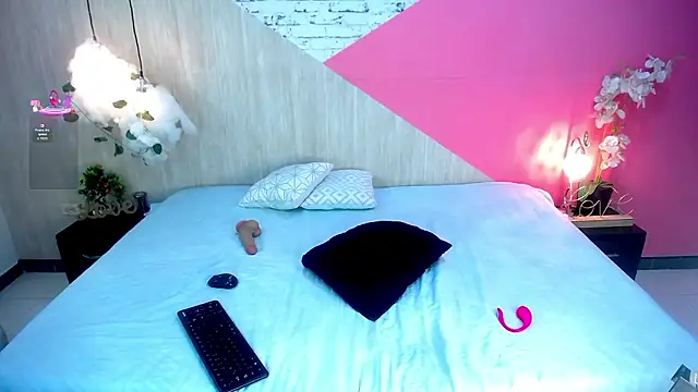 Snapshot of sophia_brunette_ chatting on 01/14/26, 12:00 sophia brunette online show from 01/14/26, 12:00