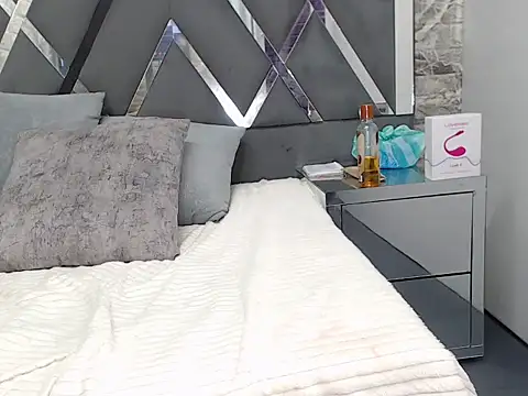 YanetRose online show from 11/15/25, 03:37