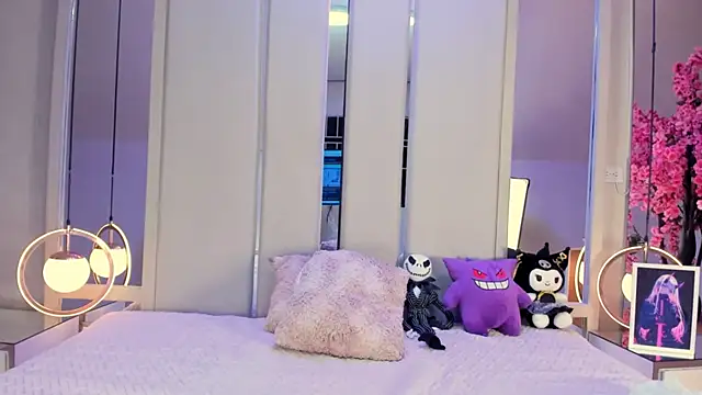 VesperVelvet online show from 10/24/25, 09:11