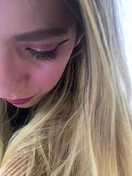 VesperVelvet online show from 03/18/26, 04:04