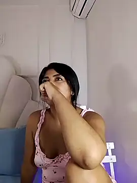 Snapshot of Kaylachannell chatting on 05/18/26, 04:07 Kaylachannell online show from 05/18/26, 04:07