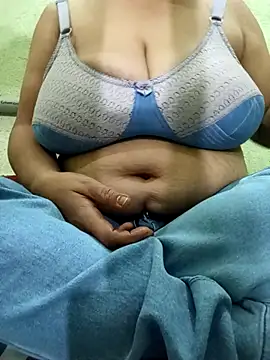 chocobbsneha567 online show from 12/17/25, 10:54